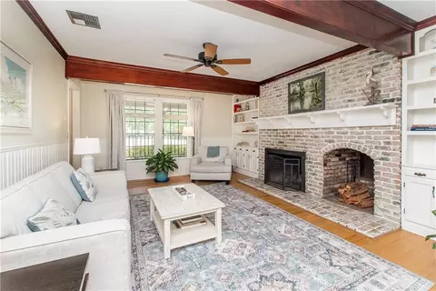 Living - 7 Green Leaf Ln, Covington, LA 70435 photo 1 of 1