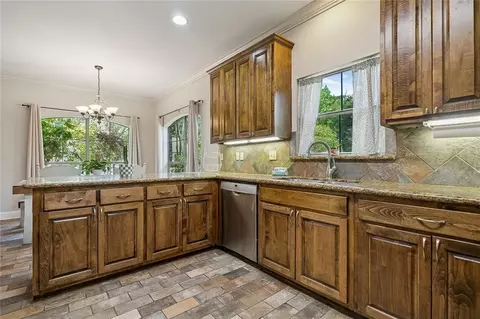 Kitchen - 12517 Brittany Ct, Walker, LA 70785 photo 2 of 4