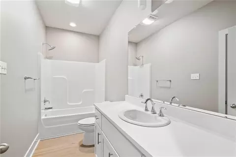 Bath - 72657 Robindale Dr, Covington, LA 70435 photo 3 of 3