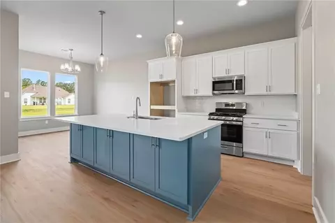 Kitchen - 72657 Robindale Dr, Covington, LA 70435 photo 2 of 4