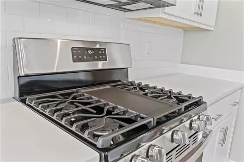 Kitchen - 72657 Robindale Dr, Covington, LA 70435 photo 4 of 4