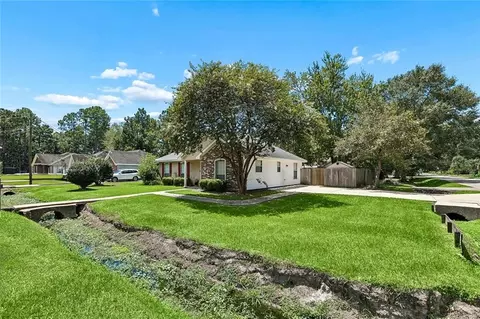 Exterior - 70081 10th St, Covington, LA 70435 photo 2 of 4