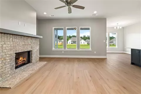 Living - 72661 Robindale Dr, Covington, LA 70435 photo 3 of 3