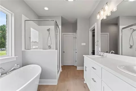 Bath - 72661 Robindale Dr, Covington, LA 70435 photo 1 of 3