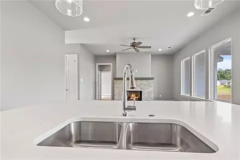 Kitchen - 72661 Robindale Dr, Covington, LA 70435 photo 3 of 4