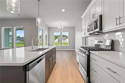Kitchen - 72661 Robindale Dr, Covington, LA 70435 photo 2 of 4