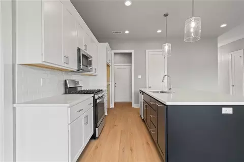 Kitchen - 72661 Robindale Dr, Covington, LA 70435 photo 4 of 4