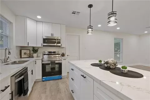 Kitchen - 1626 7th St, Slidell, LA 70458 photo 2 of 2
