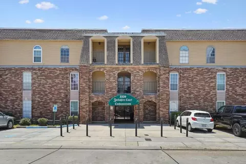 3320 N Arnoult Rd #231, Metairie, LA 70002