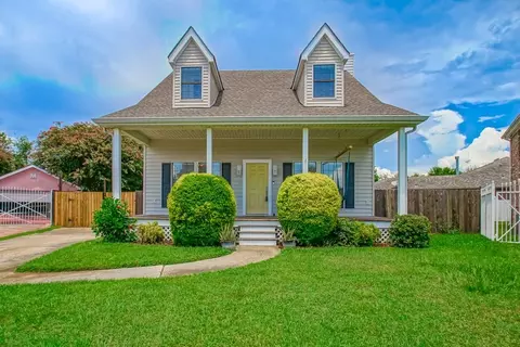 140 Chatelain Ct, New Orleans, LA 70128