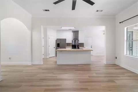 Living - 73104 Penn Mill Rd, Covington, LA 70435 photo 4 of 4