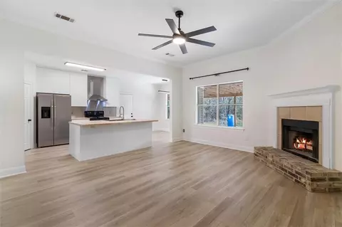 Living - 73104 Penn Mill Rd, Covington, LA 70435 photo 2 of 4
