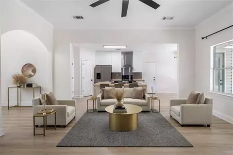 Living - 73104 Penn Mill Rd, Covington, LA 70435 photo 3 of 4