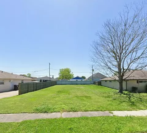 208 Mink Dr, Arabi, LA 70032