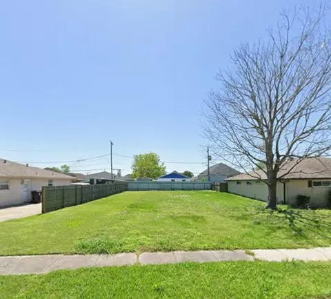 208 Mink Dr, Arabi, LA 70032