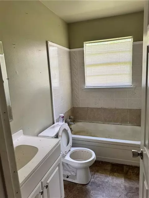 Bath - 611 E Park Ave, Hammond, LA 70403 photo 2 of 3