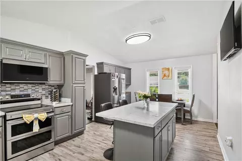 Kitchen - 1361 Sunset Dr, Slidell, LA 70460 photo 3 of 4