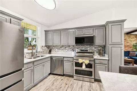 Kitchen - 1361 Sunset Dr, Slidell, LA 70460 photo 2 of 4