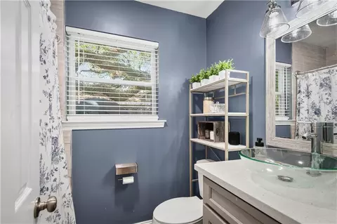 Bath - 1361 Sunset Dr, Slidell, LA 70460 photo 2 of 2