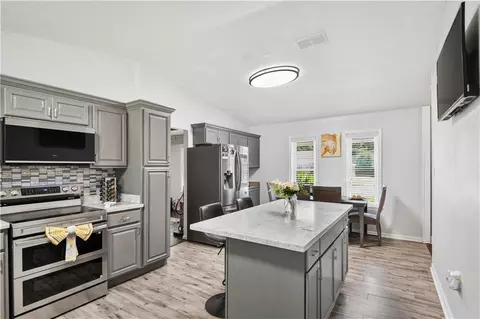 Kitchen - 1361 Sunset Dr, Slidell, LA 70460 photo 3 of 4