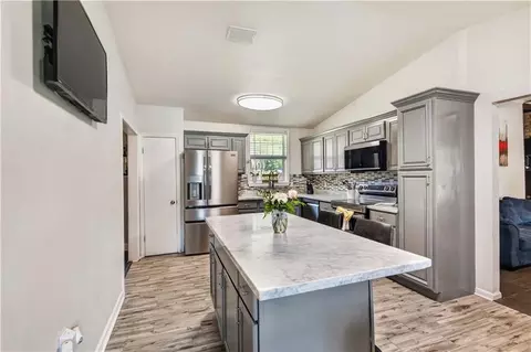 Kitchen - 1361 Sunset Dr, Slidell, LA 70460 photo 4 of 4