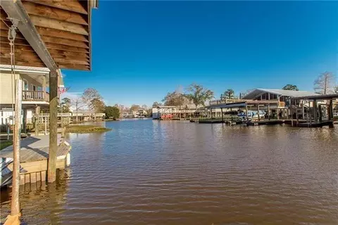 View/Area - 32870 Rivergate Cir, Springfield, LA 70462 photo 3 of 5