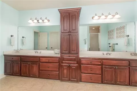 Bath - 32870 Rivergate Cir, Springfield, LA 70462 photo 1 of 4