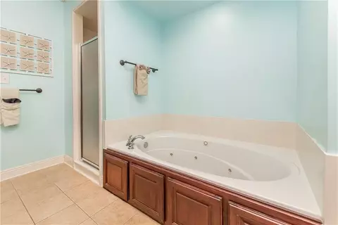 Bath - 32870 Rivergate Cir, Springfield, LA 70462 photo 3 of 4