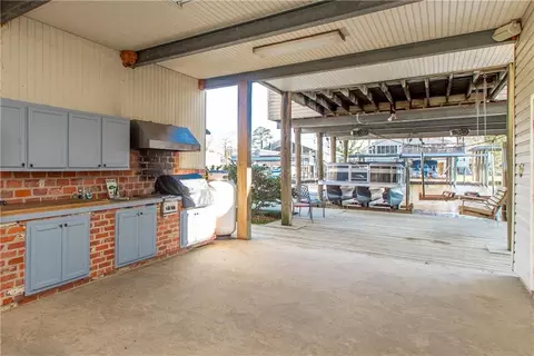 Kitchen - 32870 Rivergate Cir, Springfield, LA 70462 photo 3 of 3