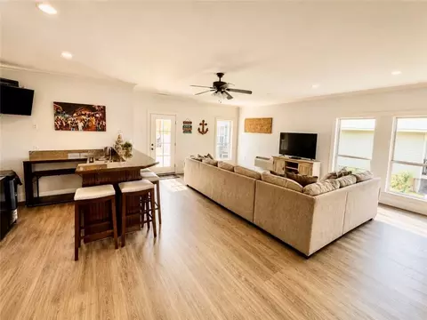 Living - 32870 Rivergate Cir, Springfield, LA 70462 photo 4 of 4
