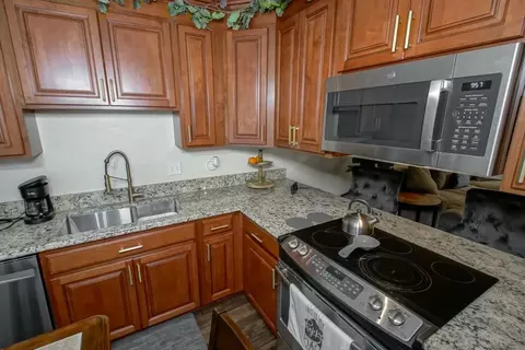 Kitchen - 72 Ormond Pl, Destrehan, LA 70047 photo 2 of 2
