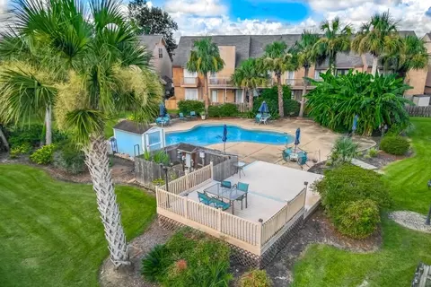 Exterior - 72 Ormond Pl, Destrehan, LA 70047 photo 4 of 6