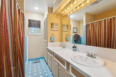 Bath - 70482 H St, Covington, LA 70433 photo 1 of 1