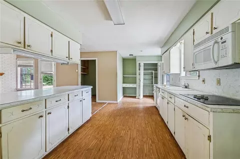 Kitchen - 18536 Highway 40 Hwy, Covington, LA 70435 photo 1 of 2
