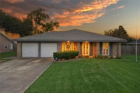 15 Windsor St, Laplace, LA 70068