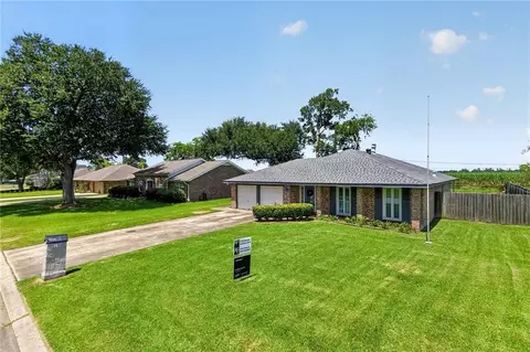 15 Windsor St, Laplace, LA 70068
