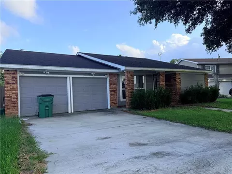 4049 S Chipwood Dr, Harvey, LA 70058