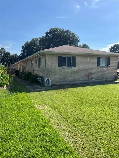 111 E F Stockfletch St, Belle Chasse, LA 70037