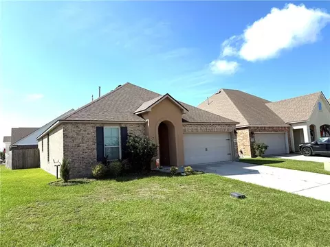 Exterior - 228 E Lake Dr, Slidell, LA 70461 photo 3 of 11