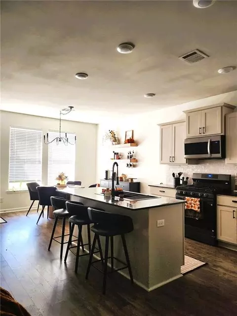 Kitchen - 228 E Lake Dr, Slidell, LA 70461 photo 1 of 2