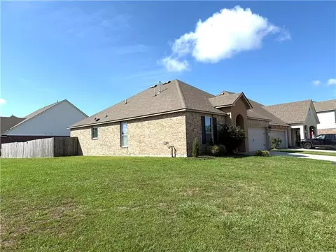 Exterior - 228 E Lake Dr, Slidell, LA 70461 photo 4 of 11