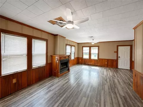 Living - 204 N Wilson Ave, Kaplan, LA 70548 photo 1 of 7