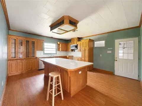 Kitchen - 204 N Wilson Ave, Kaplan, LA 70548 photo 2 of 4