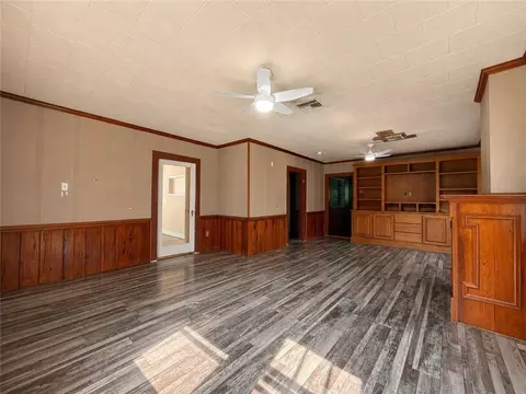 Living - 204 N Wilson Ave, Kaplan, LA 70548 photo 3 of 7