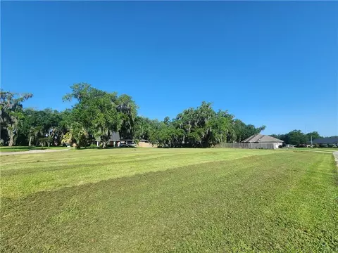 140 Regina Ct, Belle Chasse, LA 70037