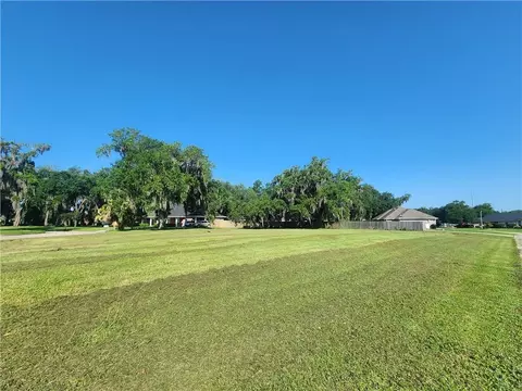 140 Regina Ct, Belle Chasse, LA 70037