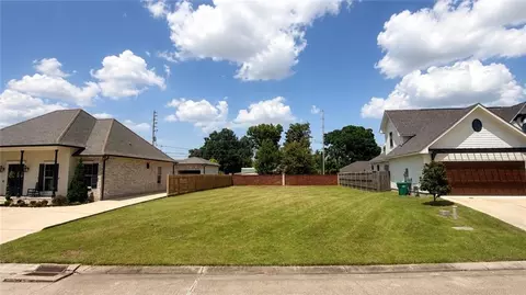 245 Oak Dale Dr, Gretna, LA 70056