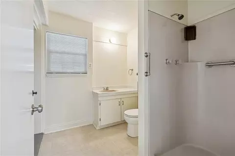 Bath - 129 Celia Dr, Luling, LA 70070 photo 2 of 2