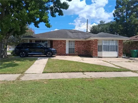 1948 Williamsburg Dr, Laplace, LA 70068