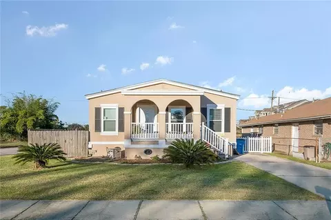 8401 Colonel Dr, Chalmette, LA 70043